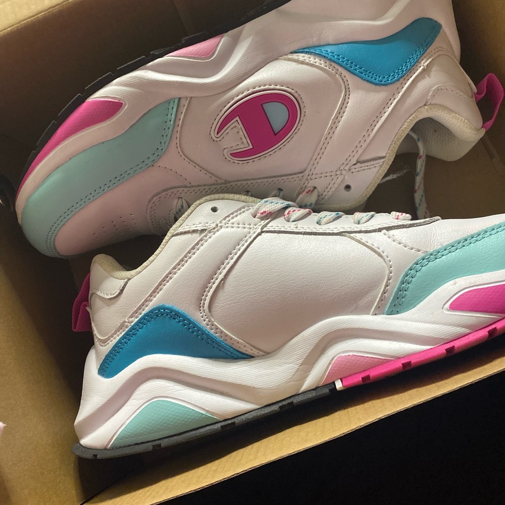Champion sneakers 🤍💙💗